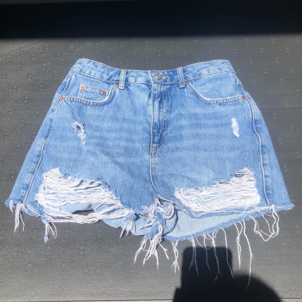 TOPSHOP Ripped Mom Shorts